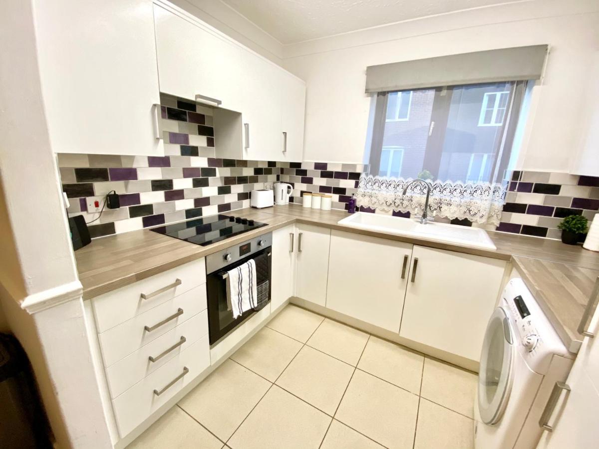 Easyrest Spalding - 4 Beds & Free Parking - Central & Modern Open Plan Apartment - Convenient Location Zewnętrze zdjęcie